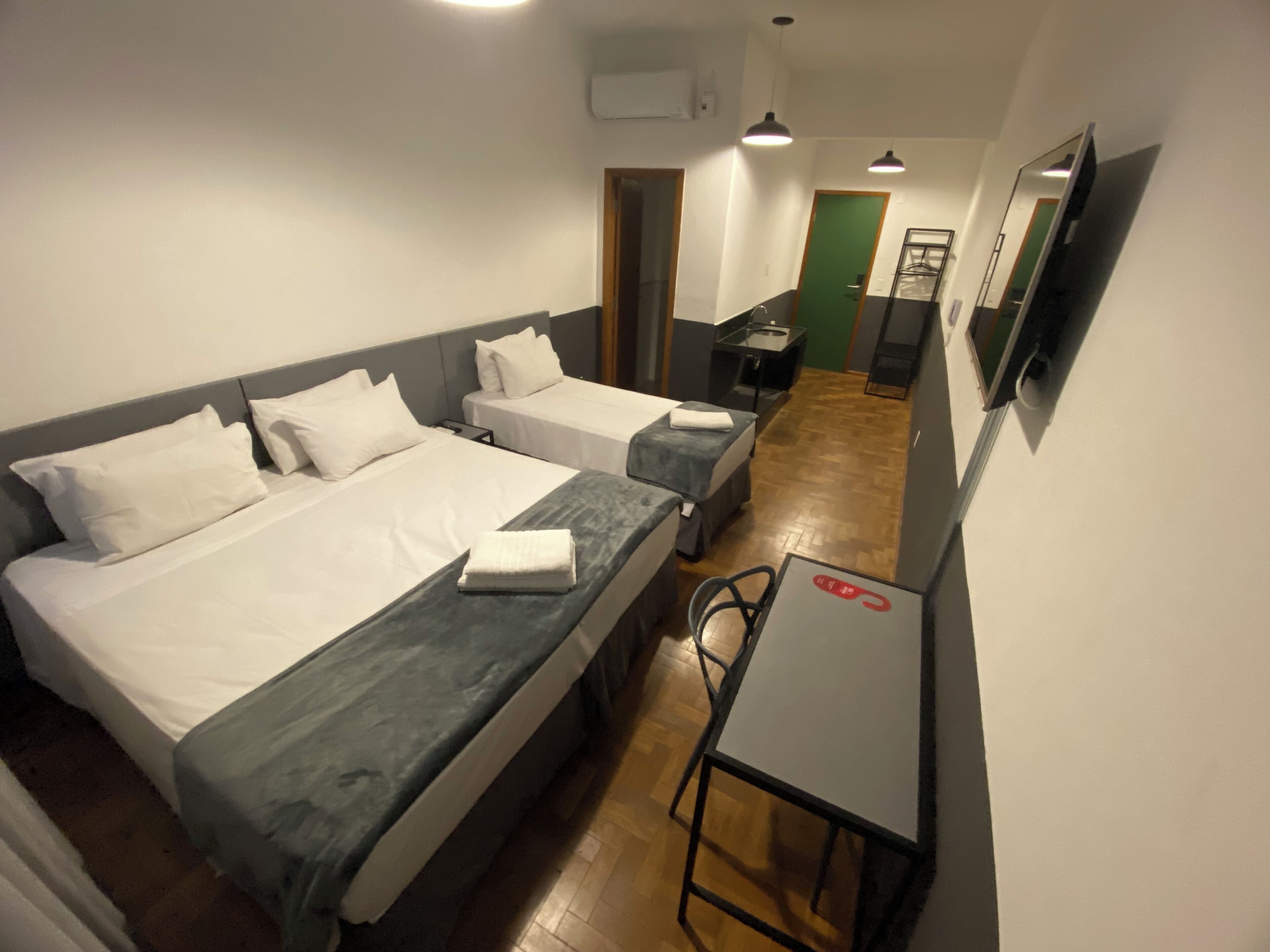 Quarto superior | Desk, laptop workspace, free WiFi, bed sheets