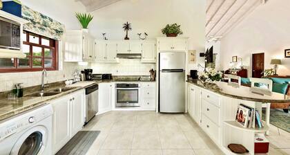 Wonderful West Coast villa. 5 Minute walk to 2 beaches