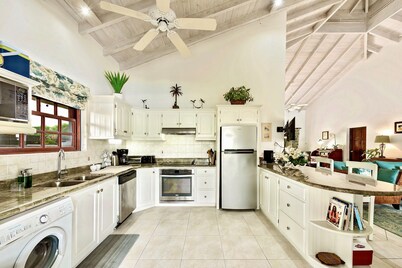 Wonderful West Coast villa. 5 Minute walk to 2 beaches