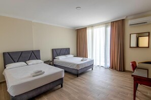 Habitación estándar con 2 camas individuales | Insonorización, wifi gratis y ropa de cama