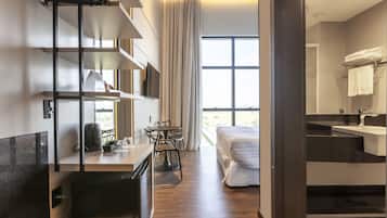 Minibar, caja de seguridad en la habitaciĂłn y sistema de insonorizaciĂłn