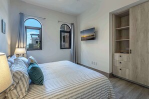 3 habitaciones, tabla de planchar con plancha, wifi y ropa de cama 