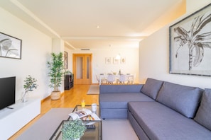 Penthouse | Wohnbereich | 40-Zoll-Smart-TV mit Digitalempfang, Fernseher