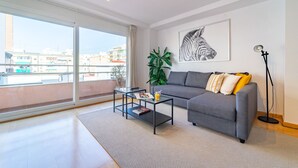 En 40-tommers smart-TV med digitale kanaler samt TV