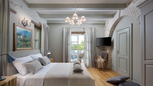 A bedroom with a bed, bedside tables, a TV, and a view of the outdoors. - Villa for 8 persons, pool, tennis court, outdoor fitness (Ladići)
