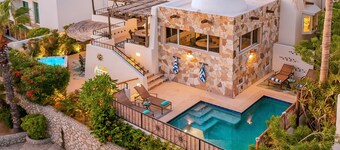 La Casa Bendecida: Mexican Charm & Outstanding Amenities. Promos available.