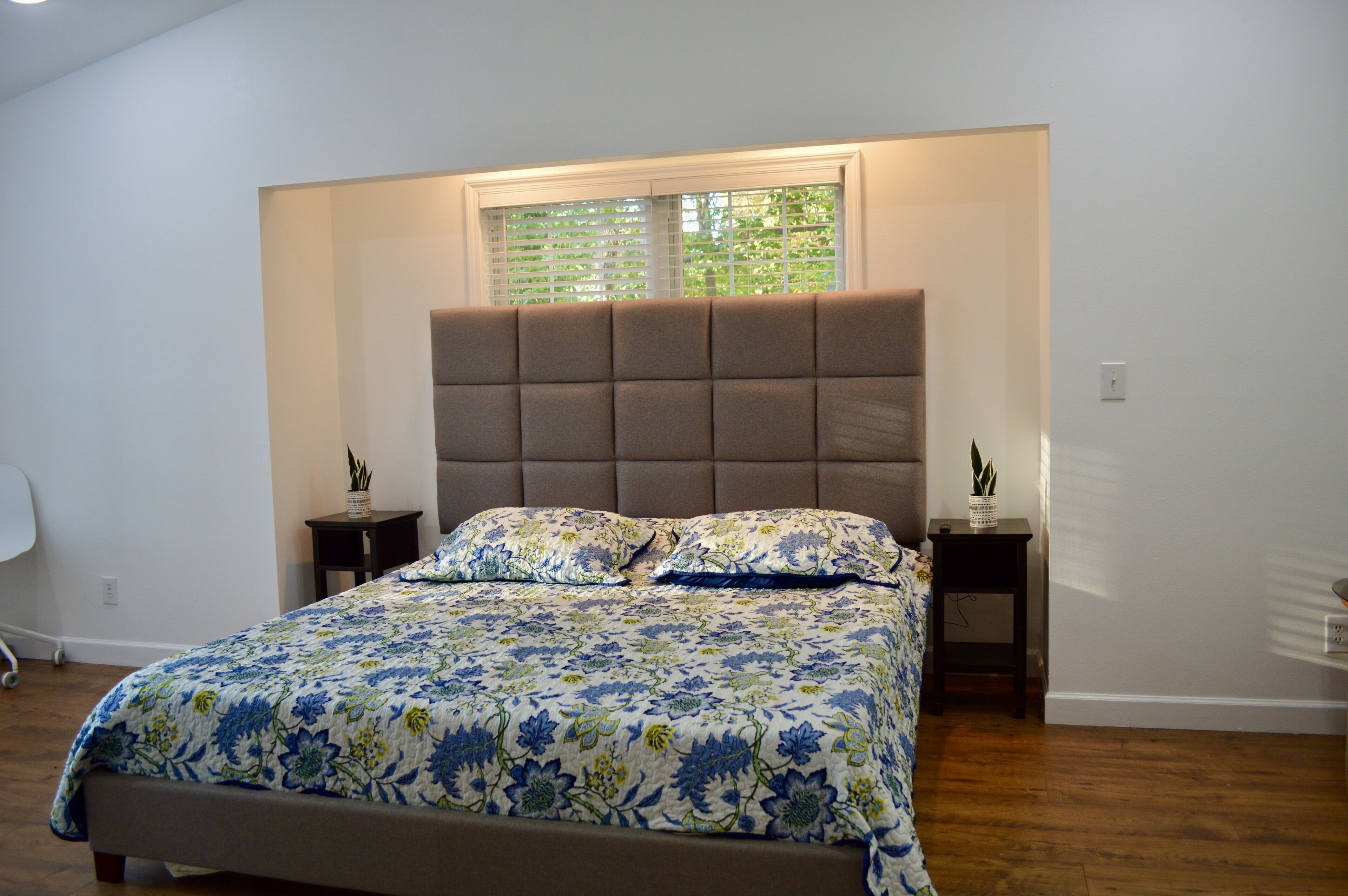 4 多间卧室、办公桌、免费 WiFi、床单