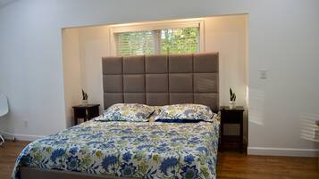 4 bedrooms, desk, free WiFi, bed sheets