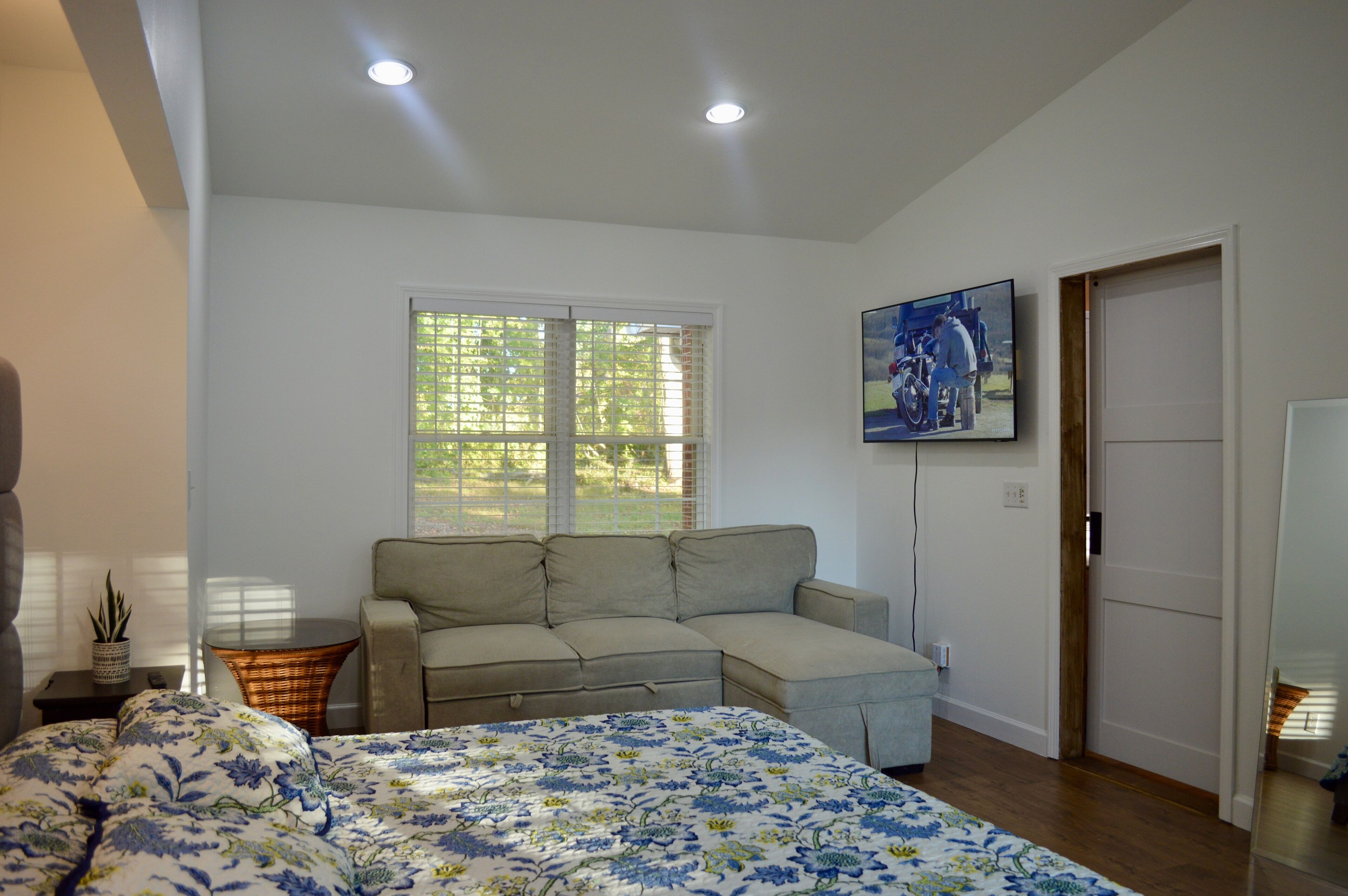 4 bedrooms, desk, free WiFi, bed sheets