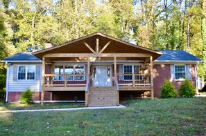 Exterior - The Sunrise! Close to Wake forest University. 2 King beds. Quiet neighborhood! (Winston-Salem)