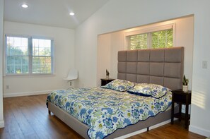 4 bedrooms, desk, free WiFi, bed sheets