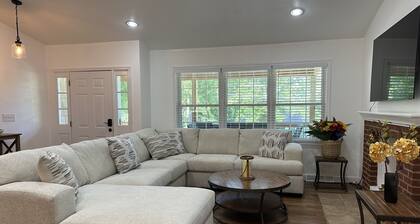 The Sunrise! Close to Wake forest University. 2 King beds. Quiet neighborhood!