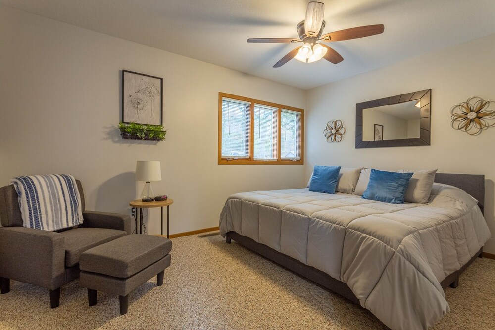 Located in the Galena Territories, great property to book year round