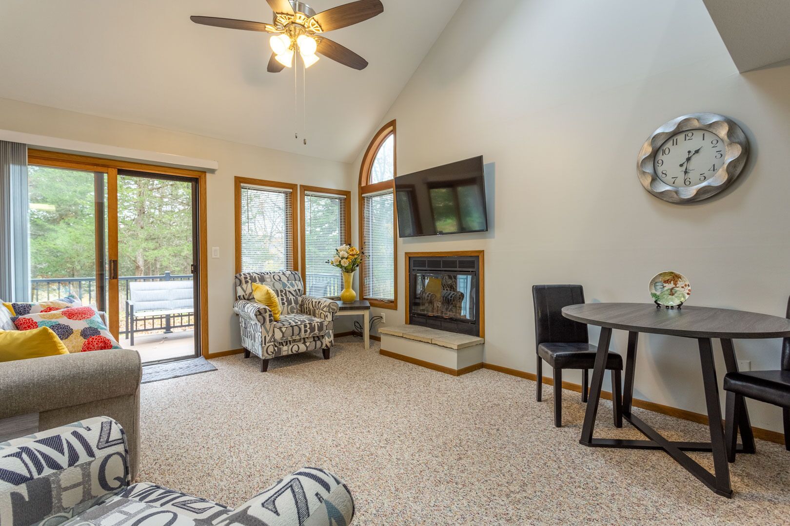 Located in the Galena Territories, great property to book year round!