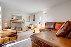 Smart TV - Friday Cottage | Oxford Holiday Let | 3 Beds & Sleeps 5 (Oxford, Wheatley)