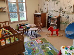 Children’s area - Room in the Château logis (Saint-Pierre-de-l'Isle)
