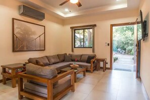 Een flatscreentelevisie