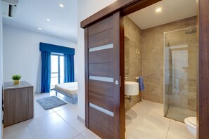 3 bedrooms, iron/ironing board