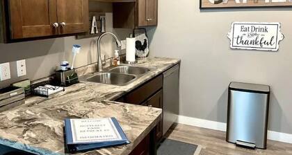 Butterfly Park Retreat #3 - Centrally located to Decorah's Top Attractions!