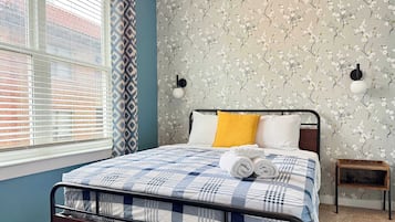 4 habitaciones, tabla de planchar con plancha, wifi y ropa de cama