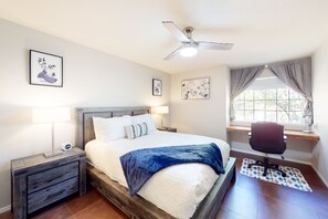 3 bedrooms, iron/ironing board, Internet, bed sheets