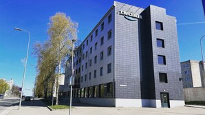 A modern building with a sign reading "INGENIER".