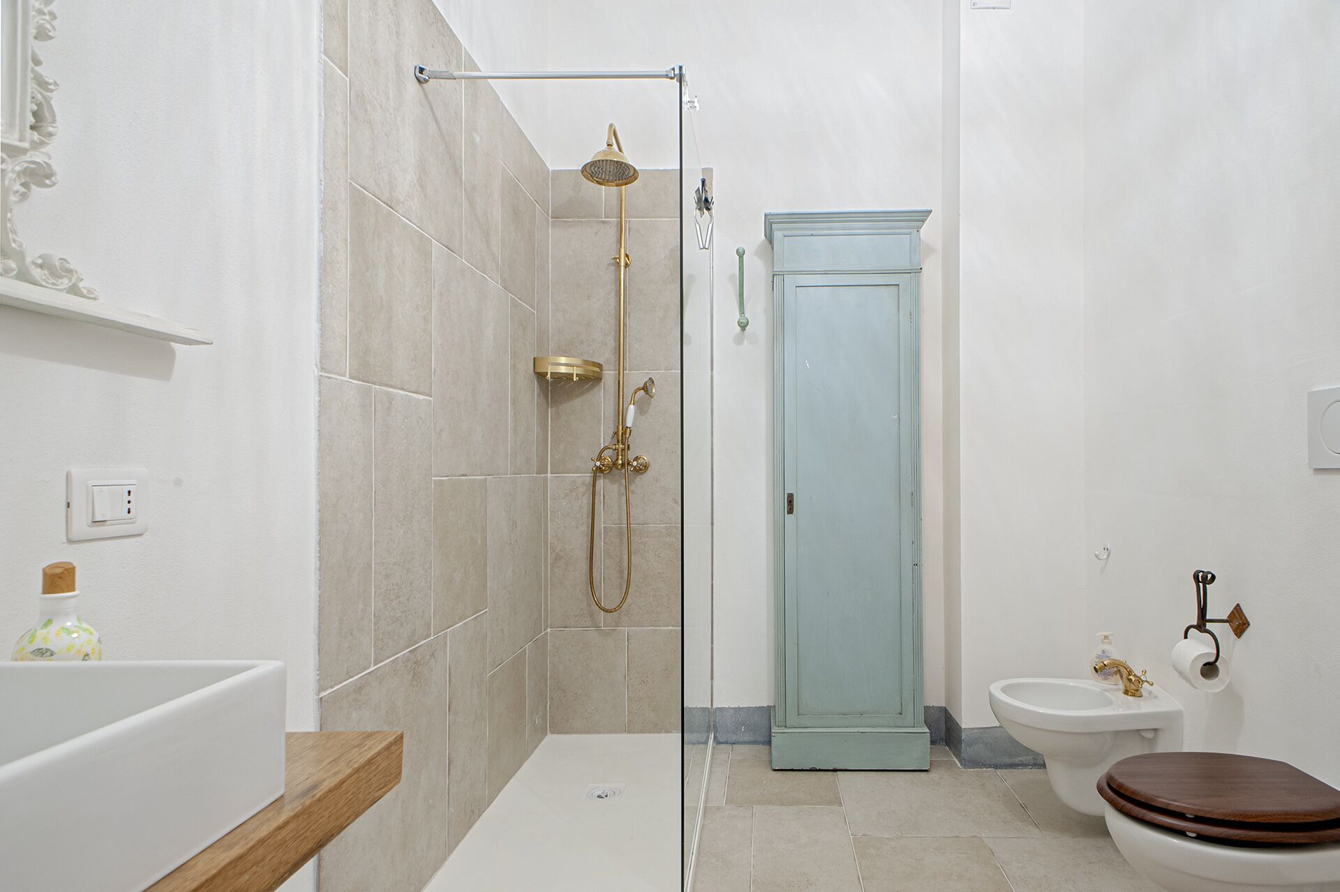Regadera, amenidades de baño gratuitas, secadora de cabello, bidet 