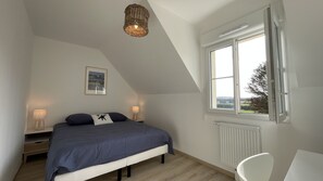 2 chambres, bureau, chambres insonorisées, draps fournis