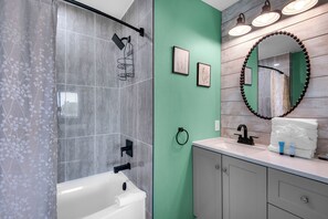 Shower, towels - ⭐350yds to Beach-2BR Sandprints A6 Life of Riley⭐ (Miramar Beach)