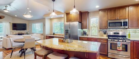 雪櫃、微波爐、焗爐、爐具