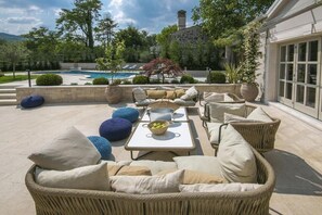 Terrace/patio - Luxuriously decorated villa with designer interior, pool, sauna and wellness (Pićan)