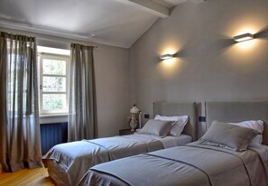 5 bedrooms, in-room safe, iron/ironing board, travel cot