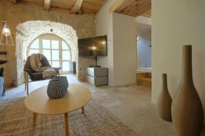 Smart TV, fireplace, stereo - Luxuriously decorated villa with designer interior, pool, sauna and wellness (Pican)