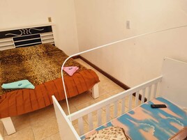 2 habitaciones y tabla de planchar con plancha 
