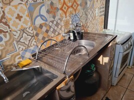 Refrigerador, horno, utensilios de cocina