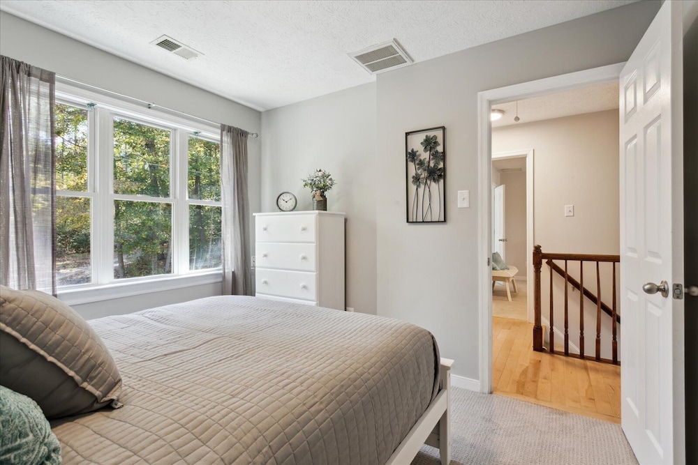 Creekside Cottage Retreat with HotTub! Stevensville Vrbo