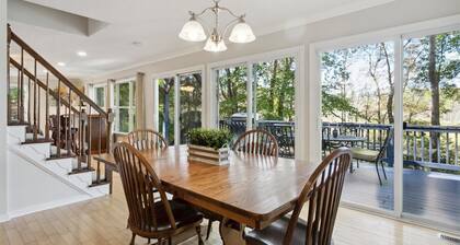 Creekfront Retreat w/ Hot Tub & Sunset Views