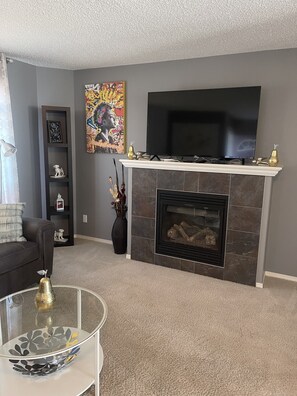 Smart TV, fireplace