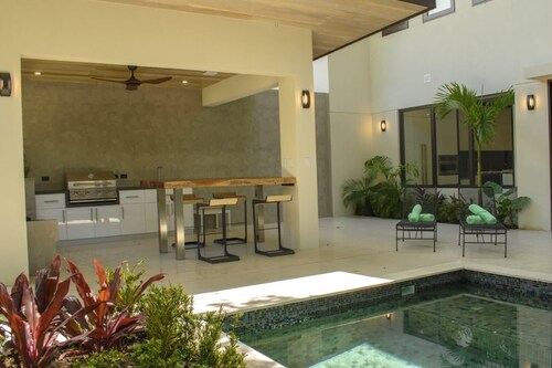 Perfectly located in Playa Guiones. Walk to the beach, shops, restaurants & yoga