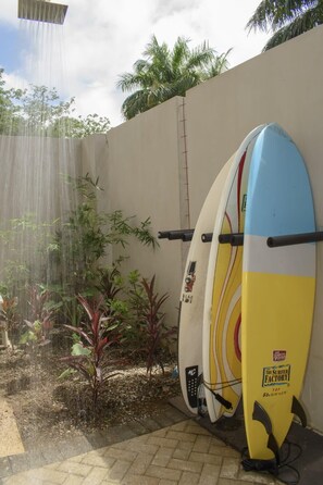 Property grounds - Perfectly located in Playa Guiones. Walk to the beach, shops, restaurants & yoga (Nosara)