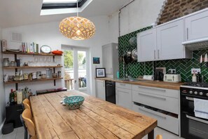 Basic-Apartment, Mehrere Betten | Eigene Küche | Kühlschrank, Ofen, Herdplatte, Geschirrspüler