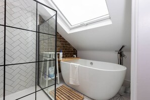 Bathroom - Bright 2 Bedroom Flat in Lower Clapton (London)