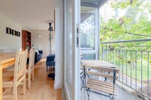 Basic Apartment, 2 Double Beds | Dining - Spacious 2 Bedroom Apartment Near White City (London)