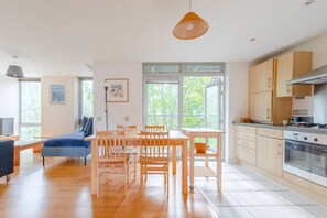 Basic-lejlighed - 2 dobbeltsenge | Spiseområde