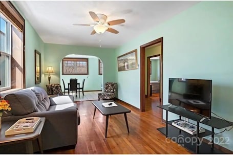 TV. Reopened since Helene 🩵 Stay in downtown Hot Springs! Right on the AT!