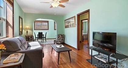 Reopened since Helene 🩵 Stay in downtown Hot Springs! Right on the AT!