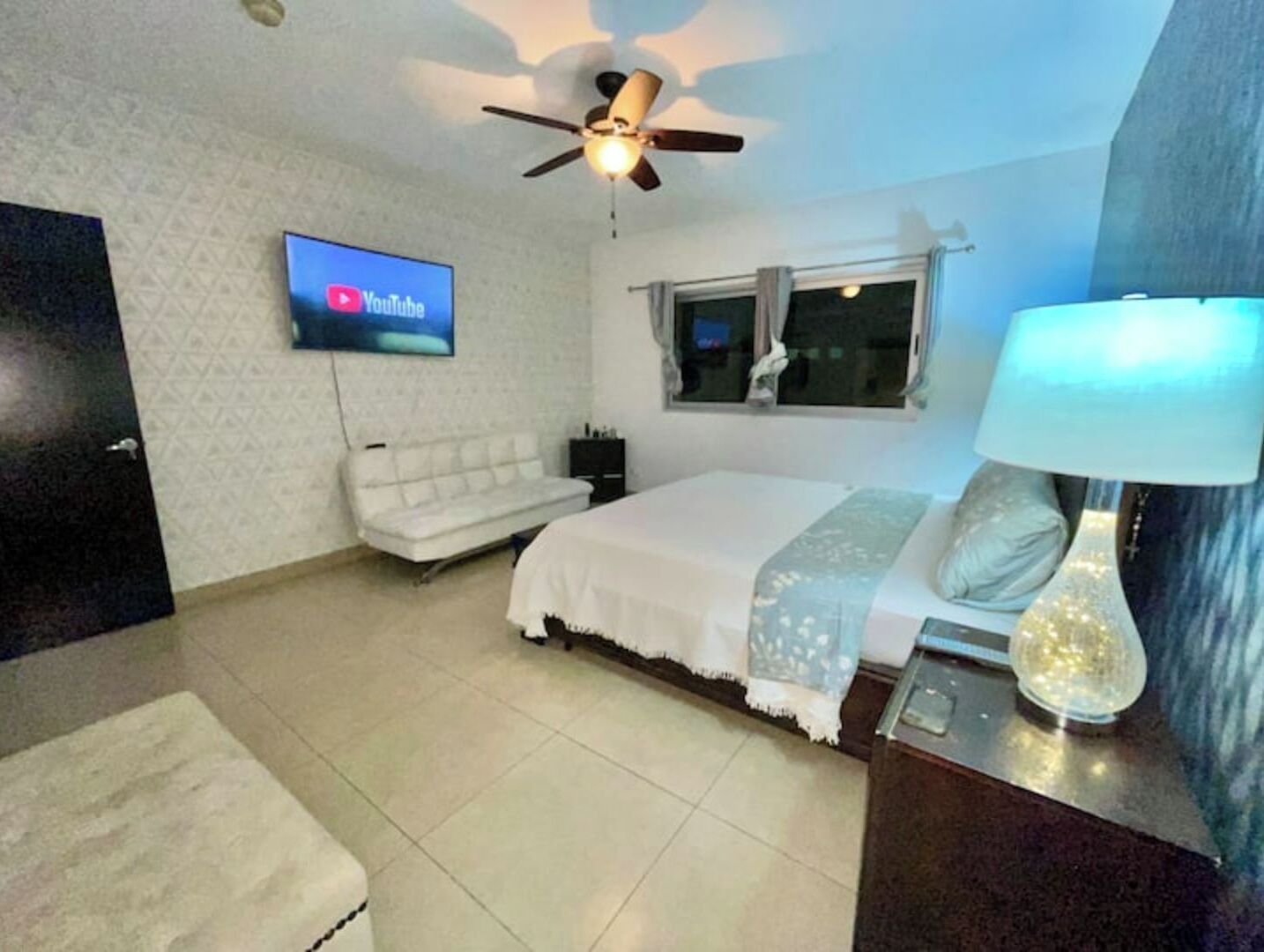 3 bedrooms, desk, iron/ironing board, free WiFi