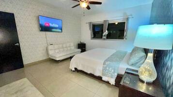 3 Schlafzimmer, Schreibtisch, Bügeleisen/Bügelbrett, kostenloses WLAN