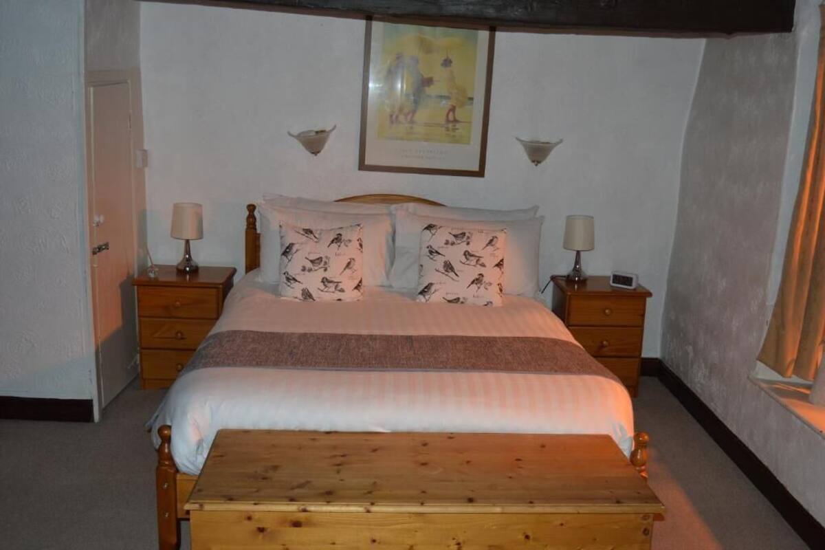 Hypo-allergenic bedding, bed sheets