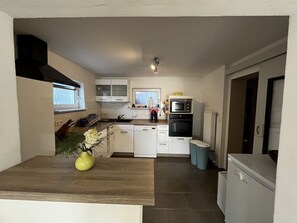 Refrigerador, microondas, parrilla de estufa y lavavajillas 